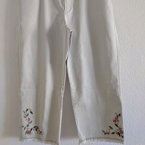 Gap Clean Cut Beige Khaki Capris